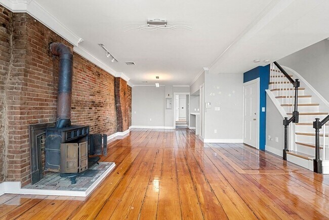 Building Photo - 6 Brigham St