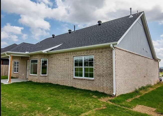 Building Photo - 252 Nebo St