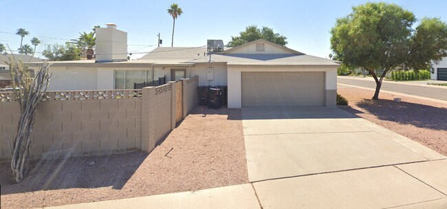 Building Photo - Fantastic home in Scottsdale!