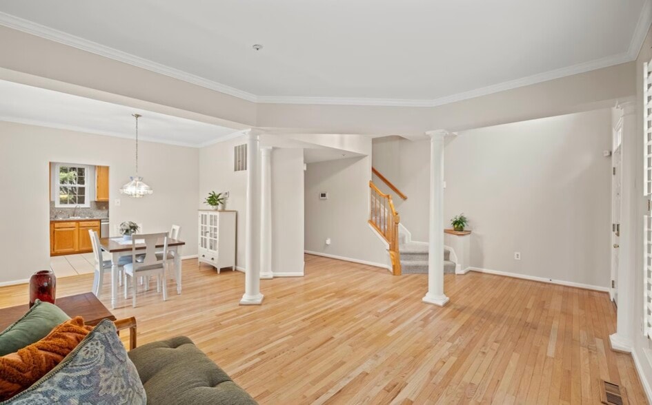 Building Photo - 5714 Silk Tree Dr