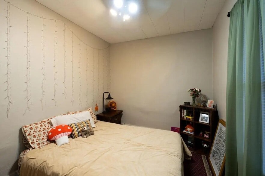 Building Photo - 1204 5th Ave S