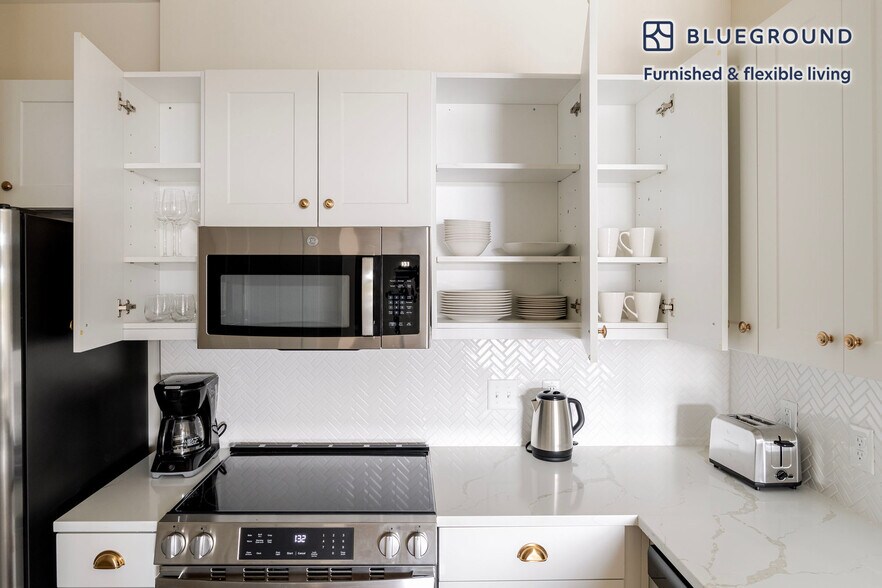 Building Photo - 1501 W Howard Ln