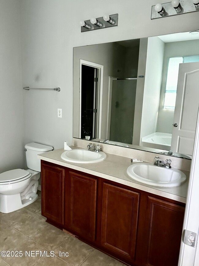 Building Photo - 11751 Silver Hill Dr
