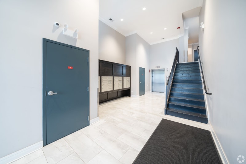 Building Photo - 947 W Irving Park Rd