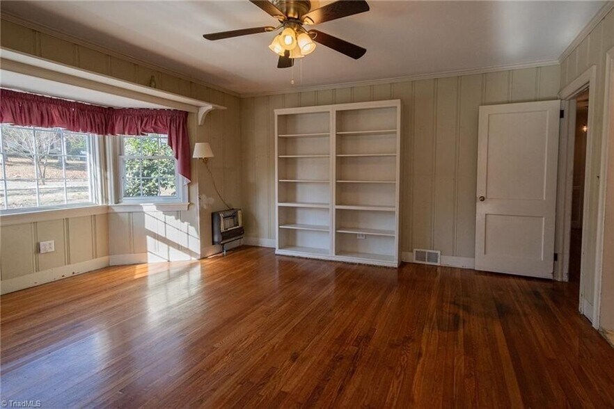 Building Photo - 208 Tremont Dr