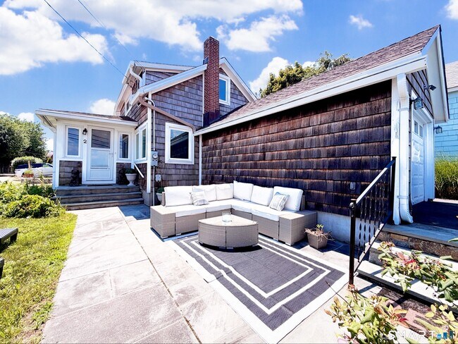 Building Photo - 2 Scofield Pl