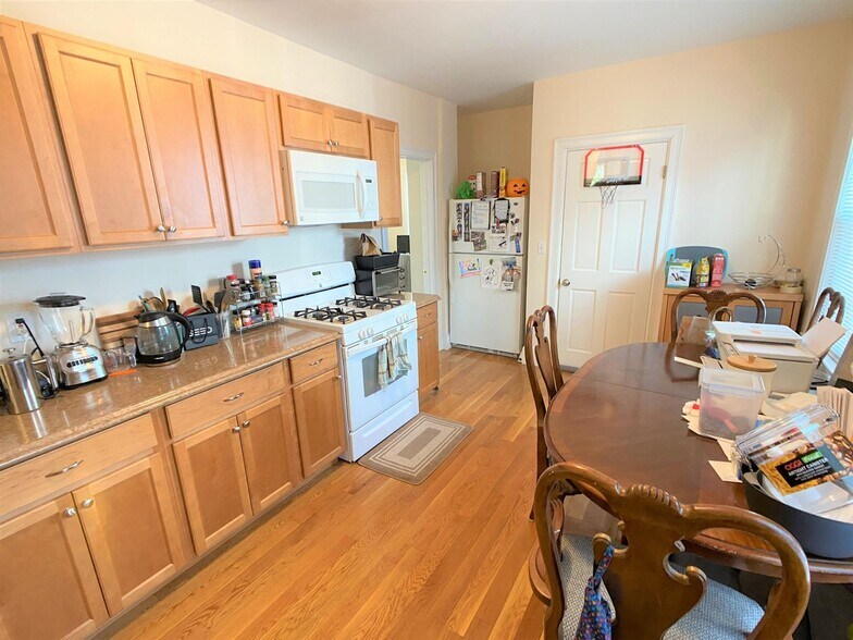 Building Photo - 15 Sargent Ave