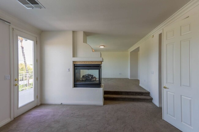 Building Photo - Stunning 6 Bedroom Home With Casita Pool H...