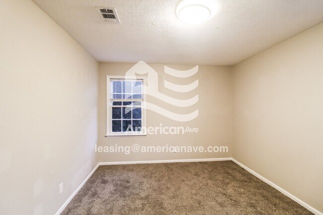 Building Photo - 122 Victor Rd