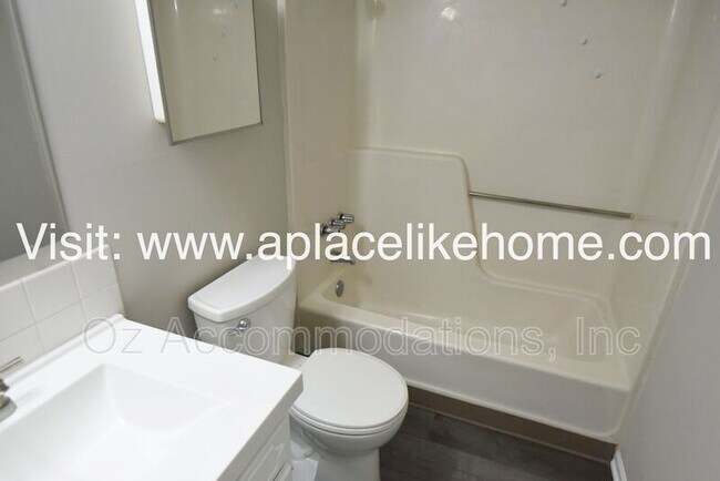 Building Photo - 912 S Edgebrook Ln