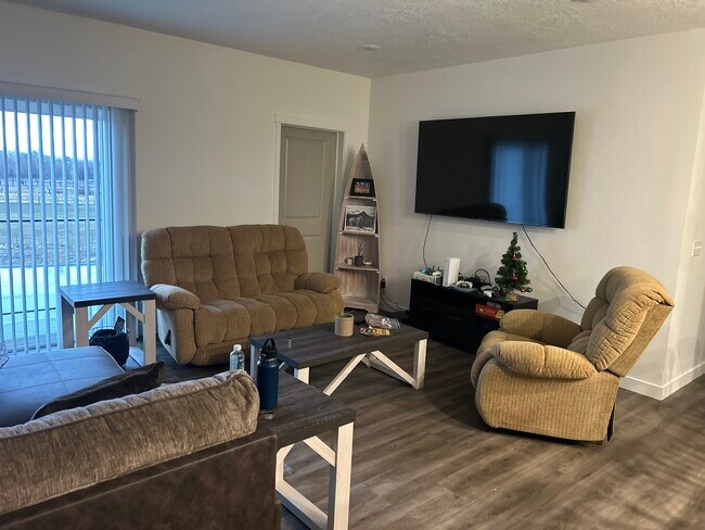 Building Photo - 891 S 2300 E