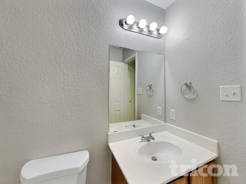 Building Photo - 8203 Maple Meadow Dr
