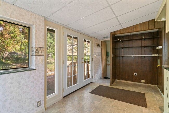 Building Photo - 3 Bedroom 1 Bath