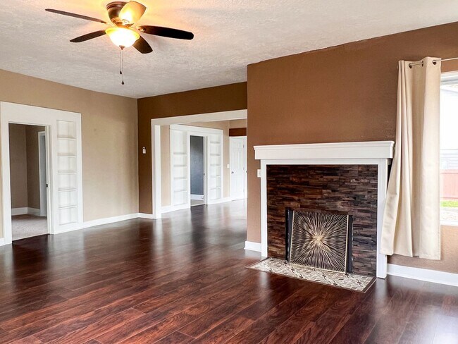 Building Photo - OWN970