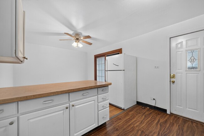 Building Photo - 210 Linn Ct