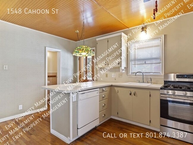 Building Photo - 1548 Cahoon St