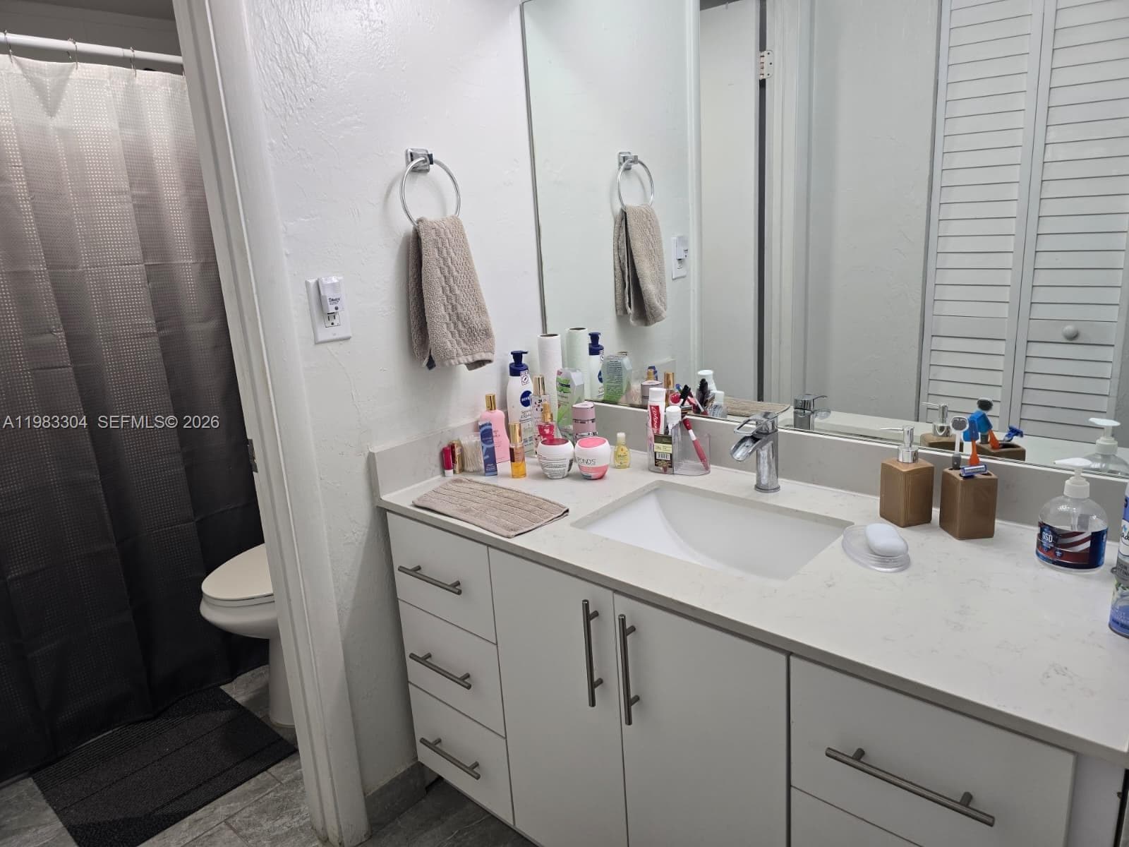 Building Photo - 13715 Kendale Lakes Cir