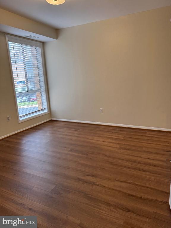 Building Photo - 11925 Parklawn Dr