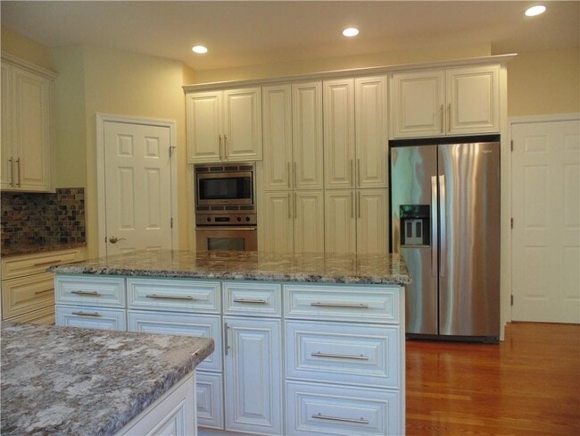 Building Photo - 3895 Deauville Way