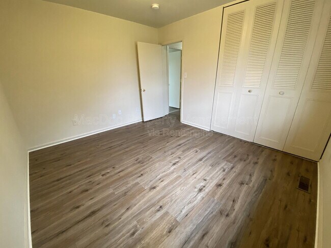 Building Photo - 809 Denton Cir