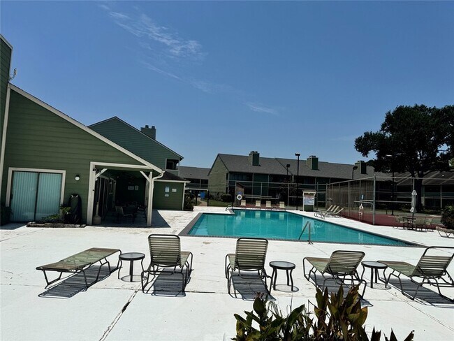 Building Photo - 14777 Wunderlich Dr