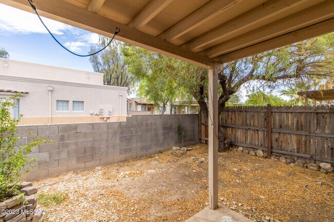 Building Photo - 3647 E Bermuda St