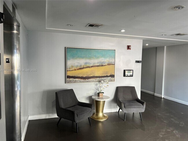 Building Photo - 1300 Lincoln Rd