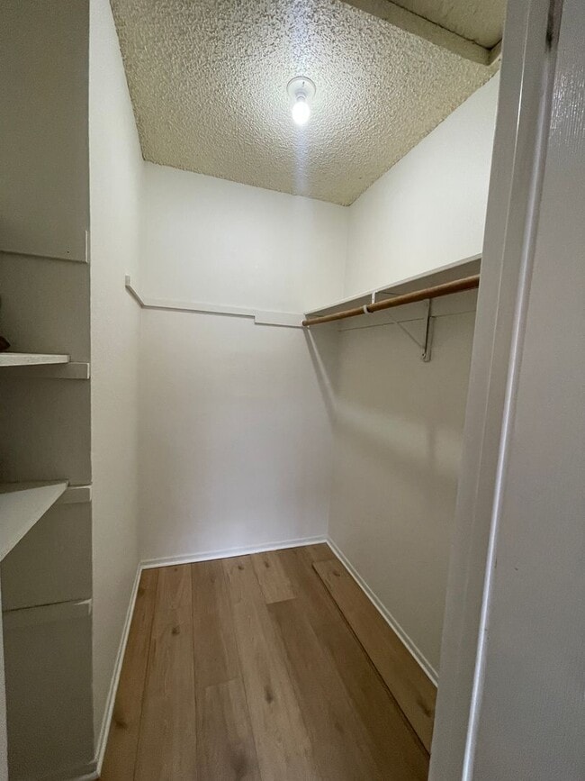 Building Photo - Delightful 2 Bedroom! Recently Updated!! Move In Special!!!