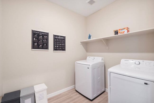 Building Photo - 16601 N Parkview Pl