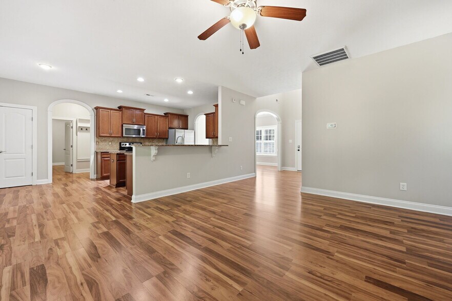 Building Photo - 768 Riverbirch Dr