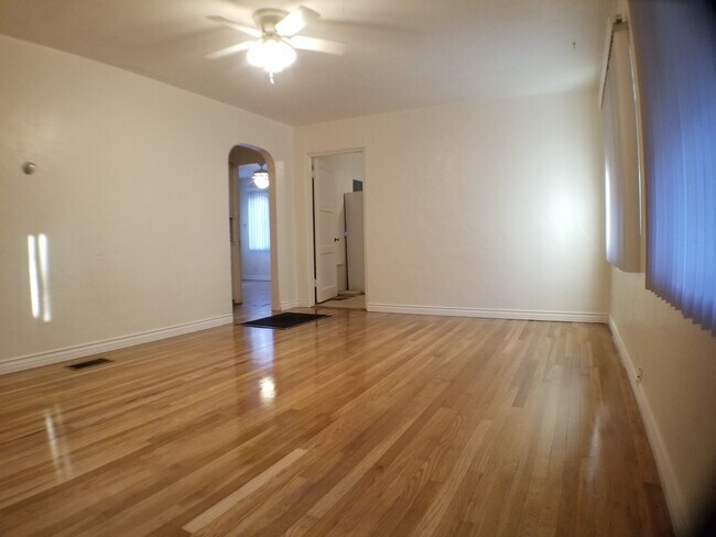 living room - 1902 Lead Ave SE