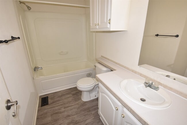 Building Photo - 10007 Elderberry Park Ln