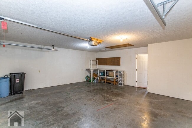 Building Photo - 105 Shara Dr