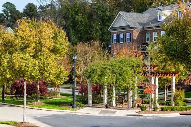 Building Photo - The BEST North Hills Condo!