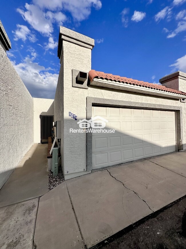 Building Photo - 9279 N 47th Dr