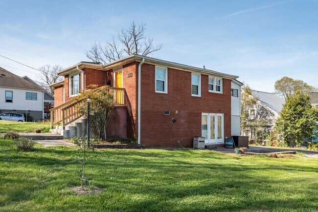 Building Photo - Gorgeous Home in Durham Near Downtown