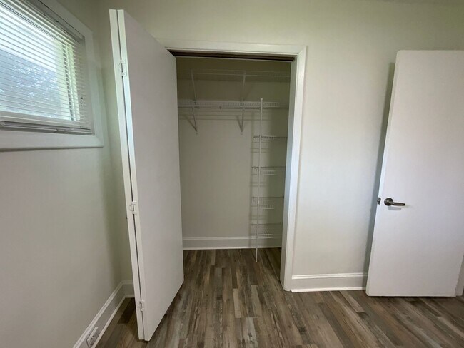 Building Photo - 4026 Sedgewood Ln