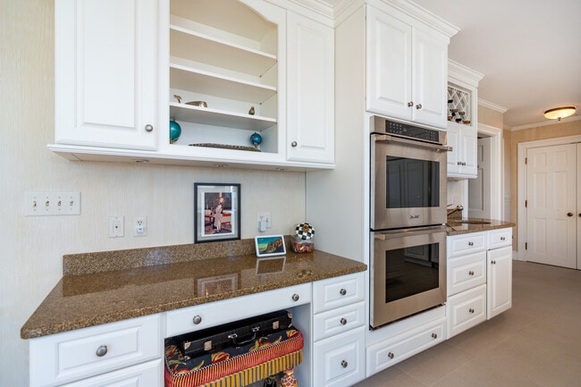 Building Photo - 3 Barclay Sq