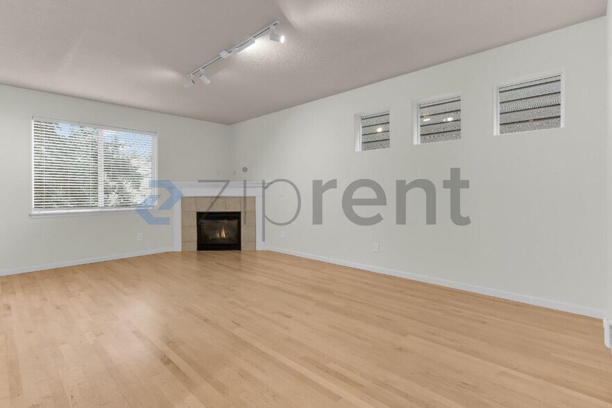 Building Photo - Unit