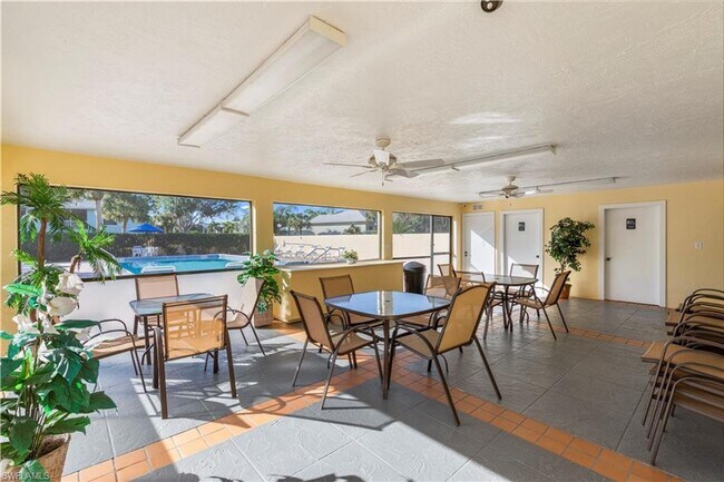 Building Photo - ANNUAL RENTAL - 2 BED / 2 BATH IN PINE HAVEN!