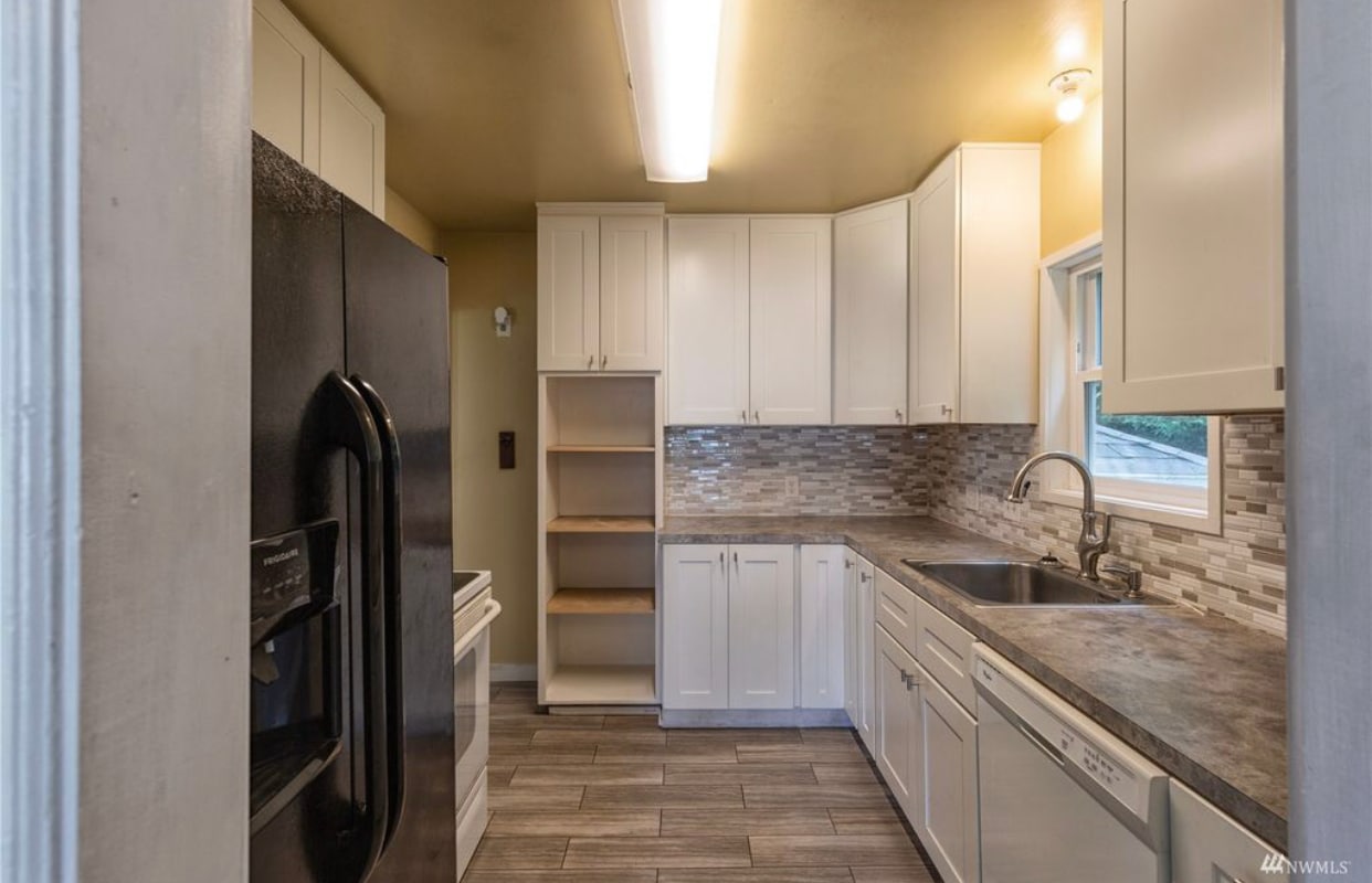 Building Photo - 1111 N 76th St