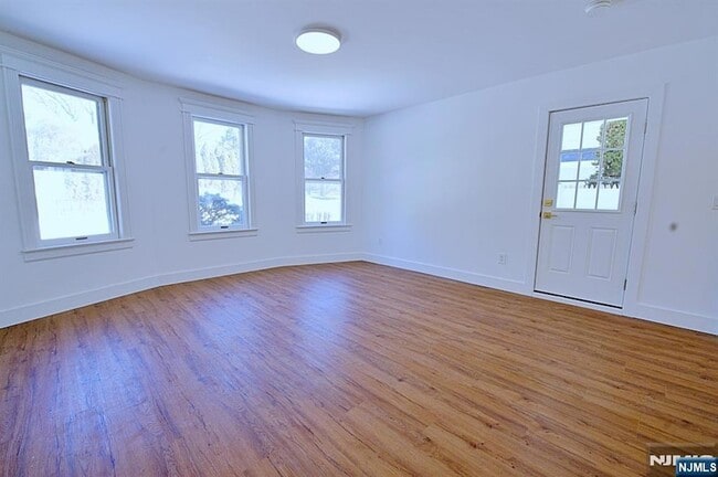 Building Photo - 16 Clarke St