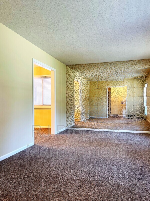 Building Photo - 3235 Foxgate Dr