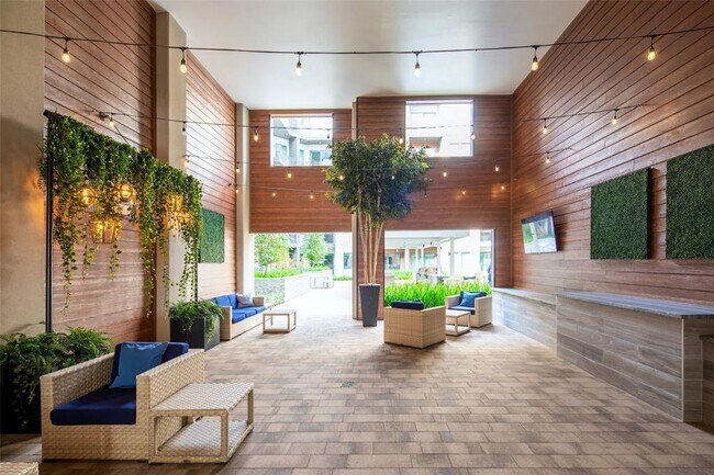 Building Photo - 4641 Montrose Blvd