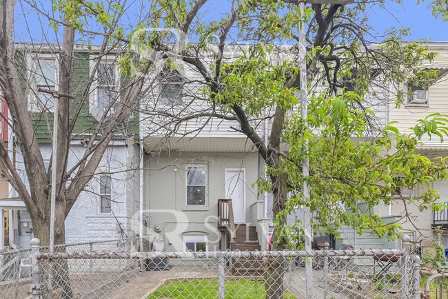 Building Photo - 410 S Newkirk St