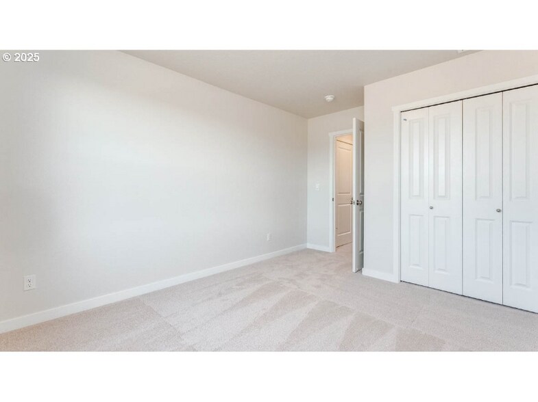 Building Photo - 9212 SE Azalea St