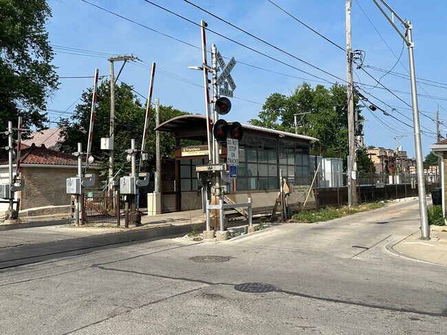 Building Photo - 4618 N Sacramento Ave