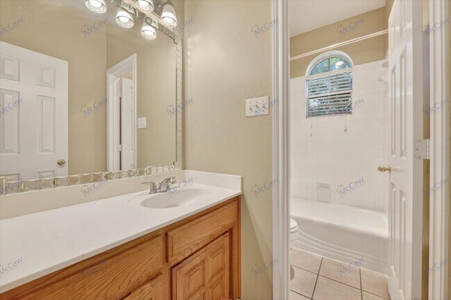 Building Photo - 914 Dove Creek Trail