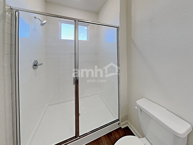 Building Photo - 211 Pebble Creek Run