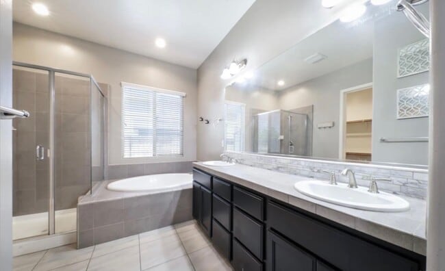 Building Photo - 9200 Rancho Viejo Dr
